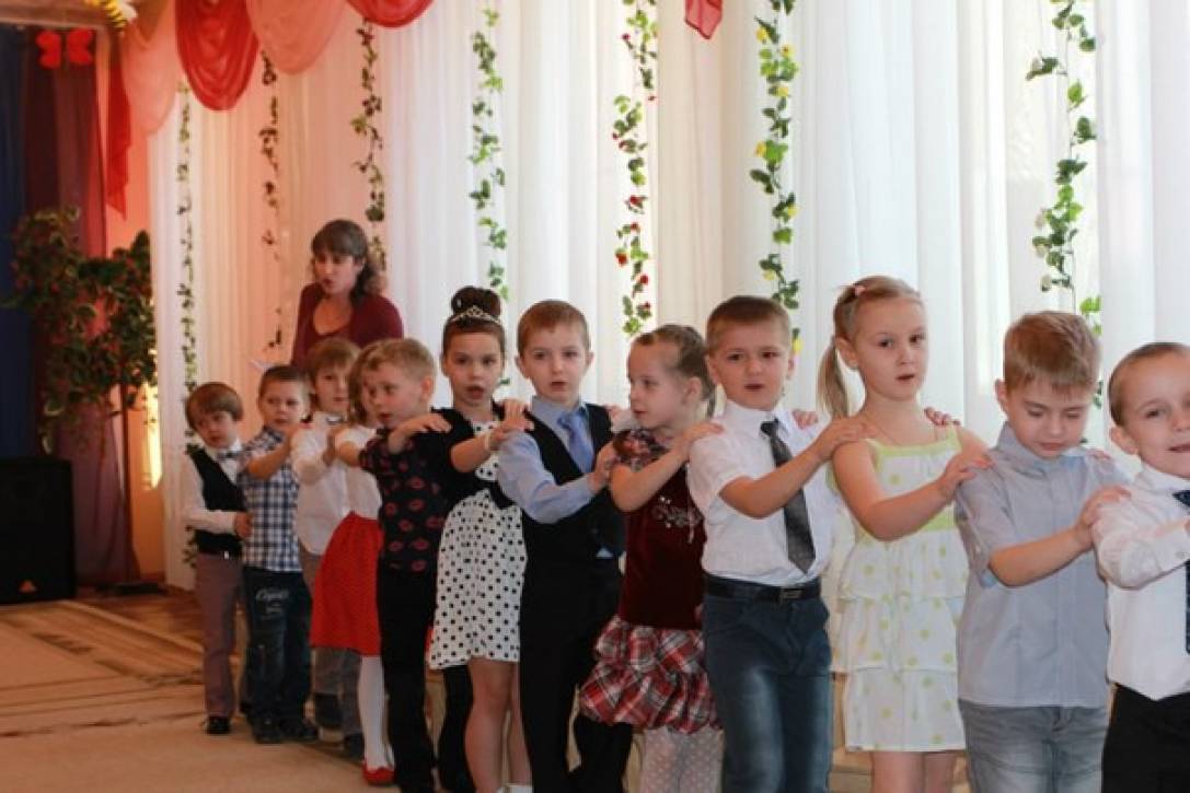 Сценарий праздника к 8 Марта в старшей группе «Праздничный поезд маминых улыбок» Фото Сценарий праздника к 8 Марта в старшей группе «Праздничный поезд маминых улыбок»