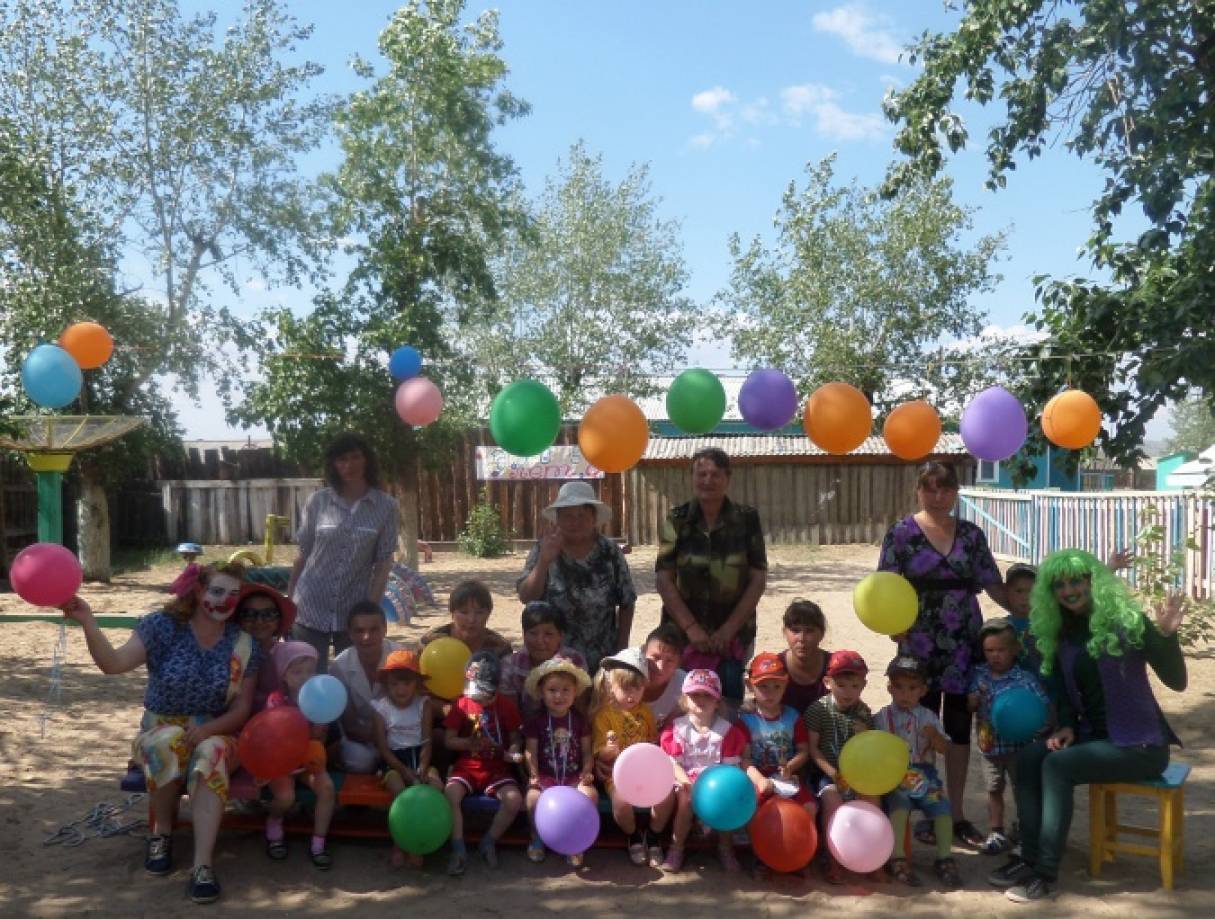 Сценарій випускного свята в першій молодшій групі «Ось які ми великі!» Фото Сценарий выпускного праздника в первой младшей группе «Вот какие мы большие!»