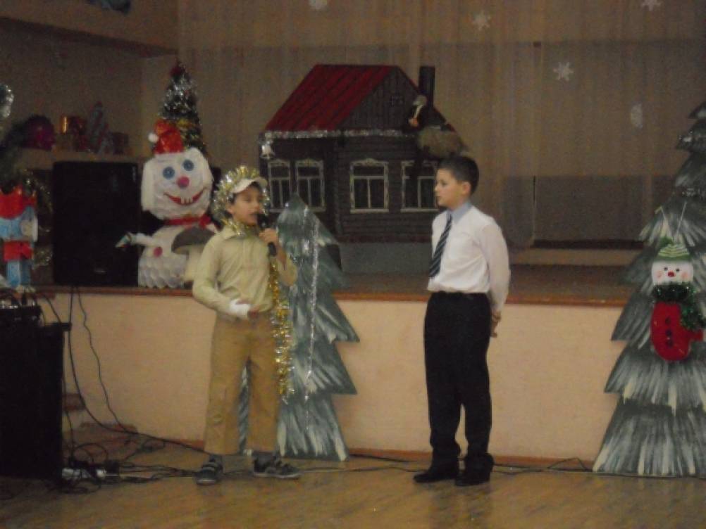 Новогодняя сценка «Частушки Бабок-Ёжек» в начальной школе