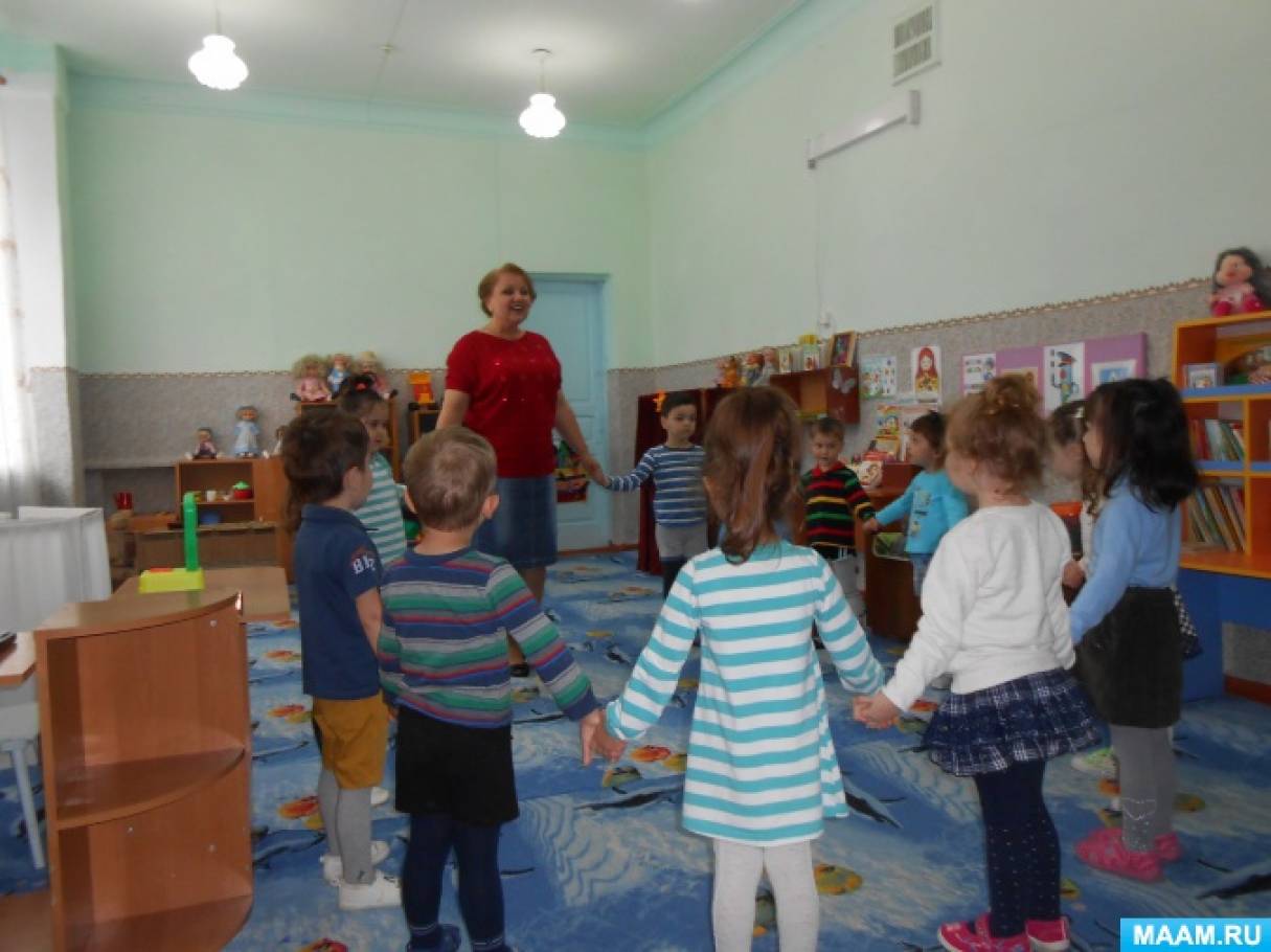 «Платочки для бабушки». Итоговое занятие по нетрадиционному рисованию во второй младшей группе за третий квартал.