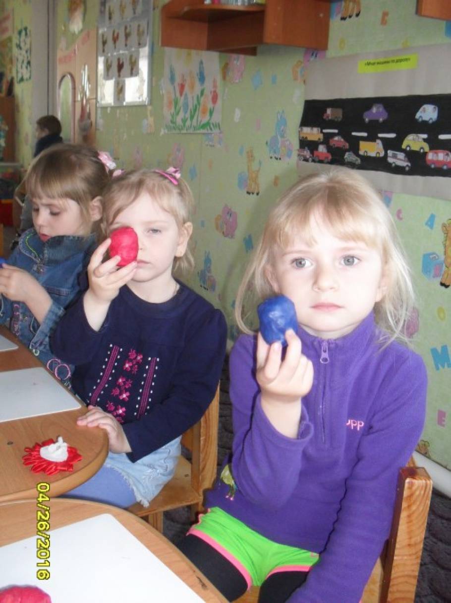 Поделки из киндера яйца для сада Поделки из киндера яйца для сада