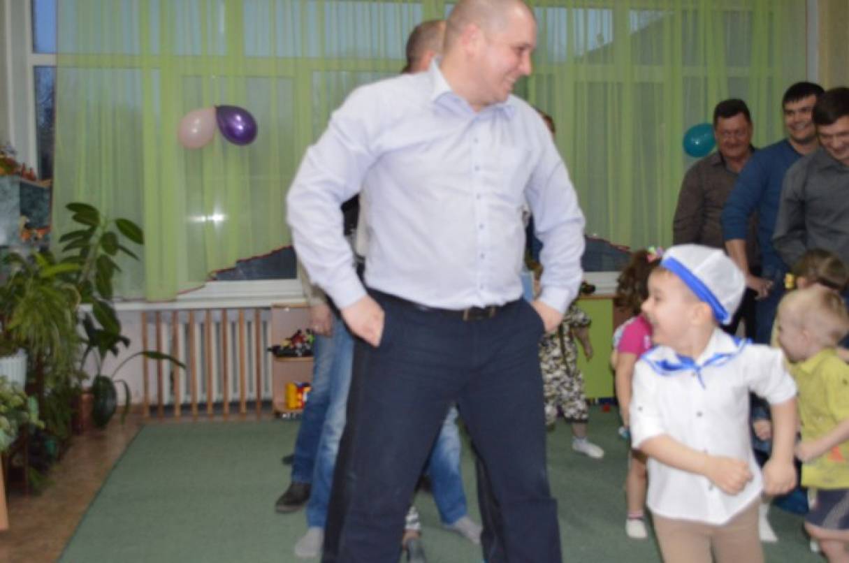 Спортивного праздник к Дню защитника Отечества для детей второй младшей группы «Мой папа — самый лучший» Фото Спортивного праздник к Дню защитника Отечества для детей второй младшей группы «Мой папа — самый лучший»