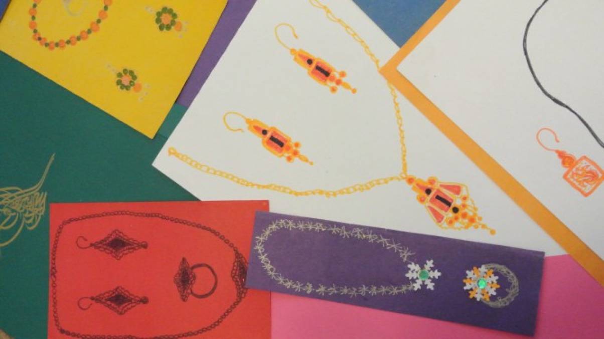 Я подарок маме стала рисовать Я подарок маме стала рисовать