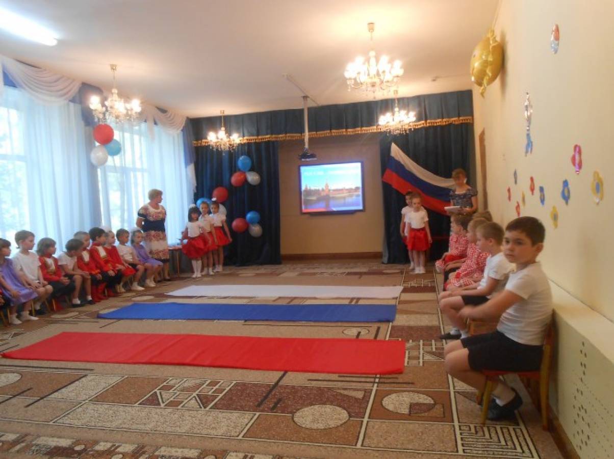 Танец «Российский флаг»