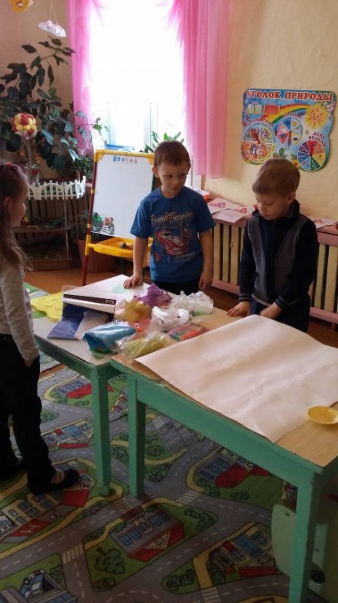 Коллективная аппликация «Сказочный лес» (старшая группа) Фото Коллективная аппликация «Сказочный лес» (старшая группа)