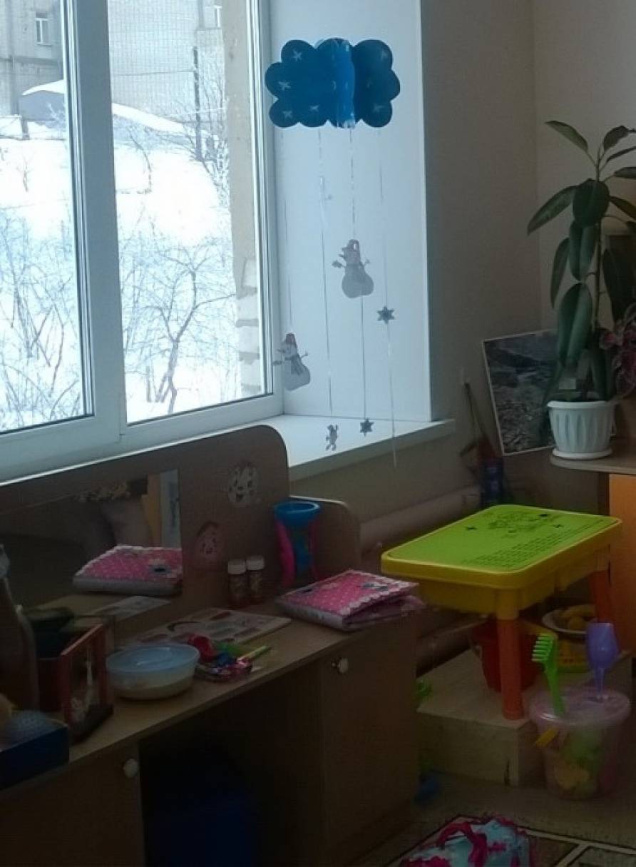 Куточок розвитку мови в першій молодшій групі Фото Уголок развития речи в первой младшей группе