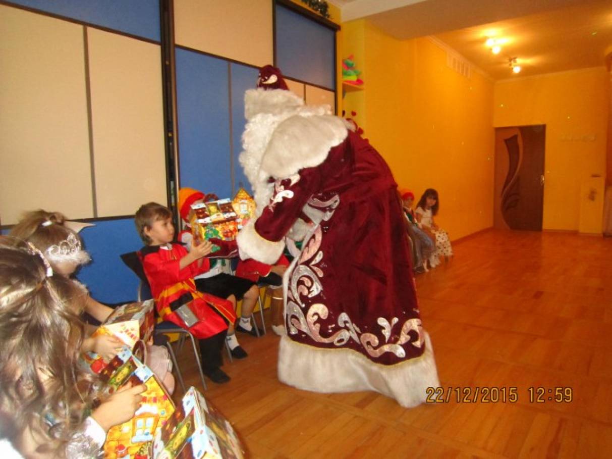 Сценарий новогоднего для старшей группы Сценарий новогоднего для старшей группы