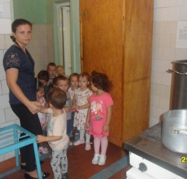 «Добре у нас в дитячому садку». Конспект заняття з патріотичного виховання дітей в різновікової групи Фото «Хорошо у нас в детском саду». Конспект занятия по патриотическому воспитанию детей в разновозрастной группе