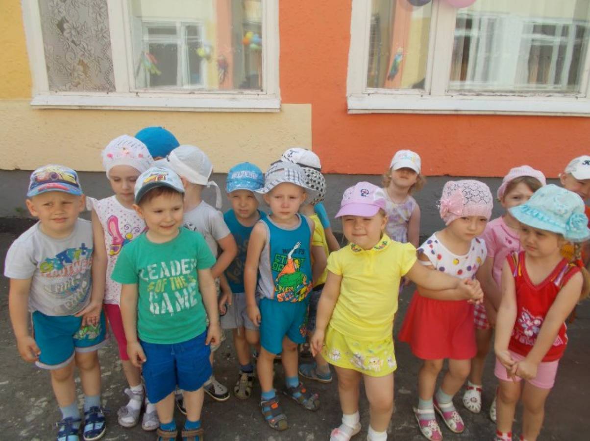 Фотозвіт про свято «День захисту дітей» у другій молодшій групі Фото Фотоотчёт о празднике «День защиты детей» во второй младшей группе