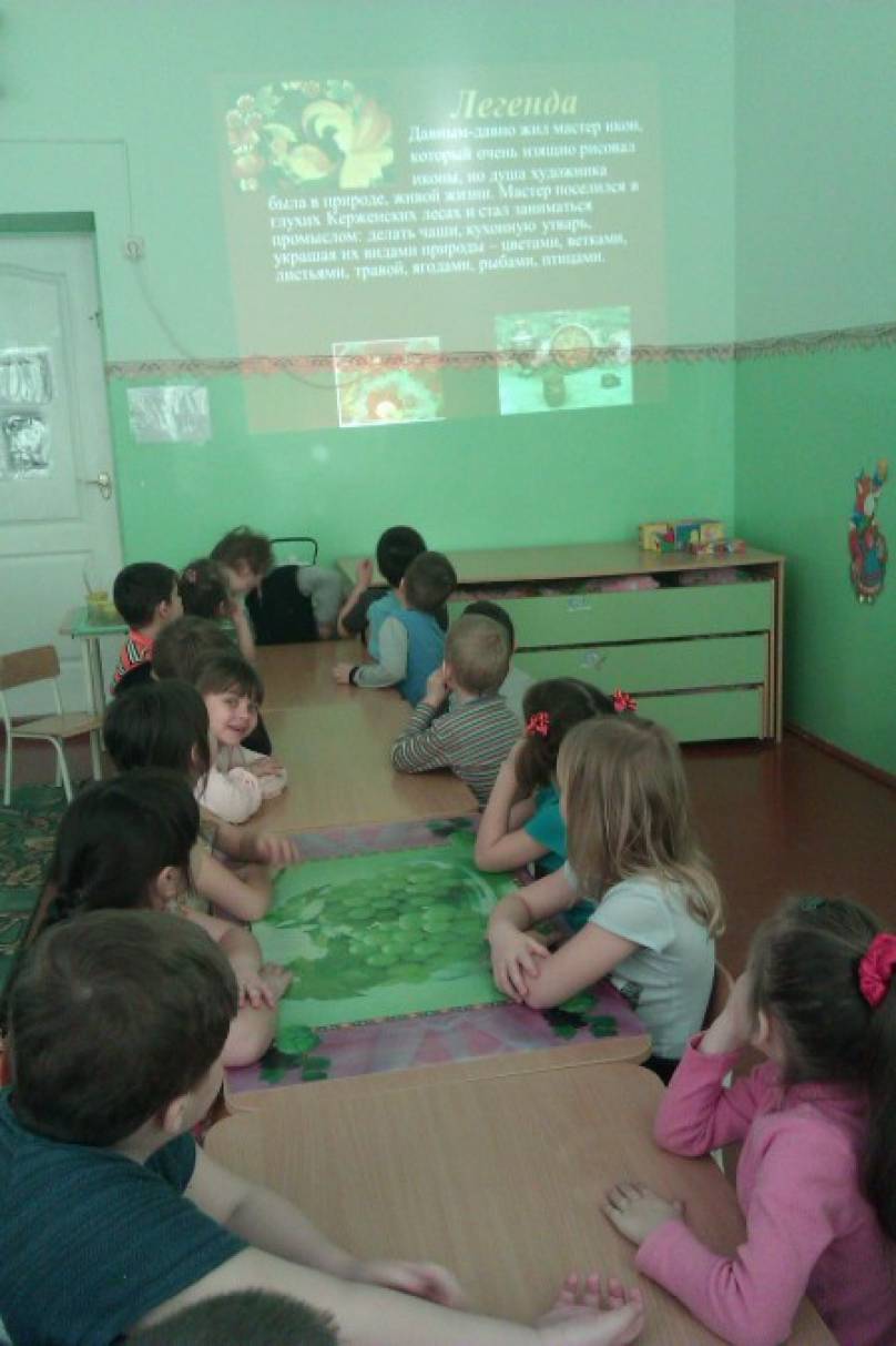 Декоративное рисование по мотивам хохломской росписи Декоративное рисование по мотивам хохломской росписи