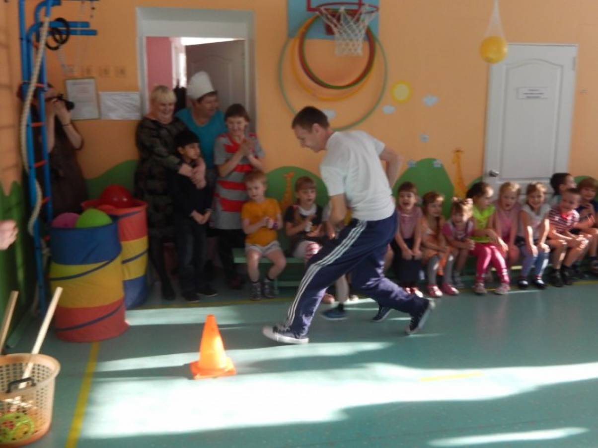 Сценарій спортивного свята «Мама, тато, я - спортивна сім'я» Фото Сценарий спортивного праздника «Мама, папа, я — спортивная семья»