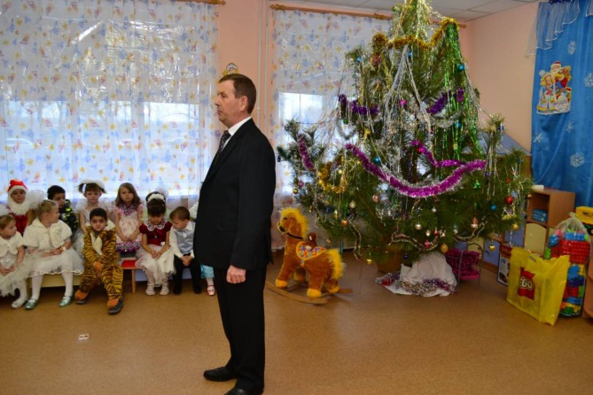 Сценарий новогоднего утренника что такое новый год Сценарий новогоднего утренника что такое новый год