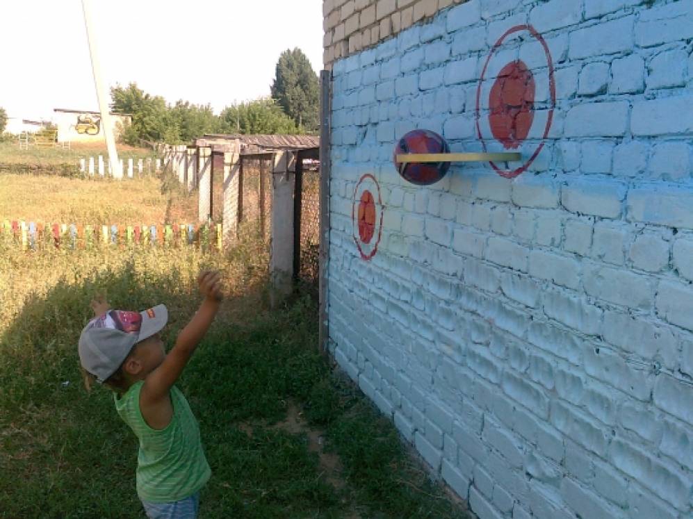 Поделки из пластиковых крышек от бутылок в детском саду 27 Поделки из пластиковых крышек от бутылок в детском саду 39