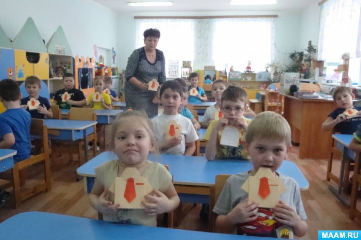Занятие по изготовлению подарков для папы и дедушки на 23 февраля «Настольный календарь «Рубашка с галстуком» Фото Занятие по изготовлению подарков для папы и дедушки на 23 февраля «Настольный календарь «Рубашка с галстуком»