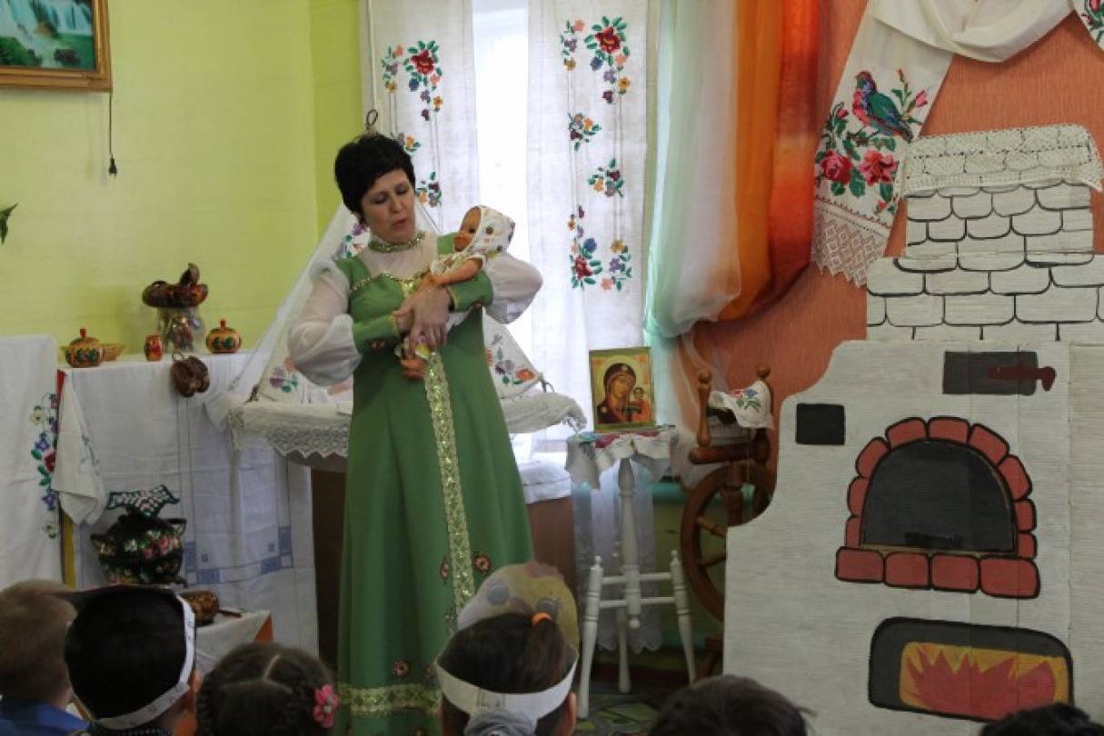 Конспект игрового занятия в мини-музее «В гостях у хозяюшки» в рамках проекта «Как жили люди в старину» (средняя группа) Фото Конспект игрового занятия в мини-музее «В гостях у хозяюшки» в рамках проекта «Как жили люди в старину» (средняя группа)