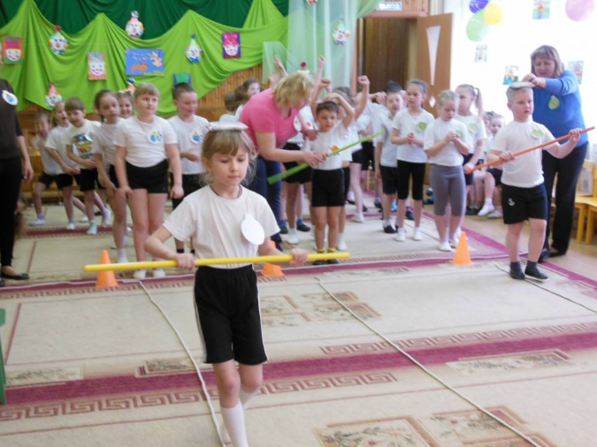 Спортивне свято «Цирк запалює вогні!» Для дітей підготовчих до школи груп Фото Спортивный праздник «Цирк зажигает огни!» для детей подготовительных к школе групп