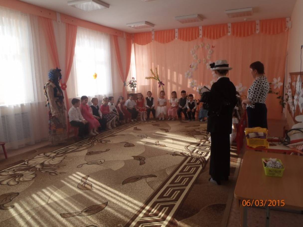 Развлечение «Мамин праздник» в подготовительной к школе группе Фото Развлечение «Мамин праздник» в подготовительной к школе группе