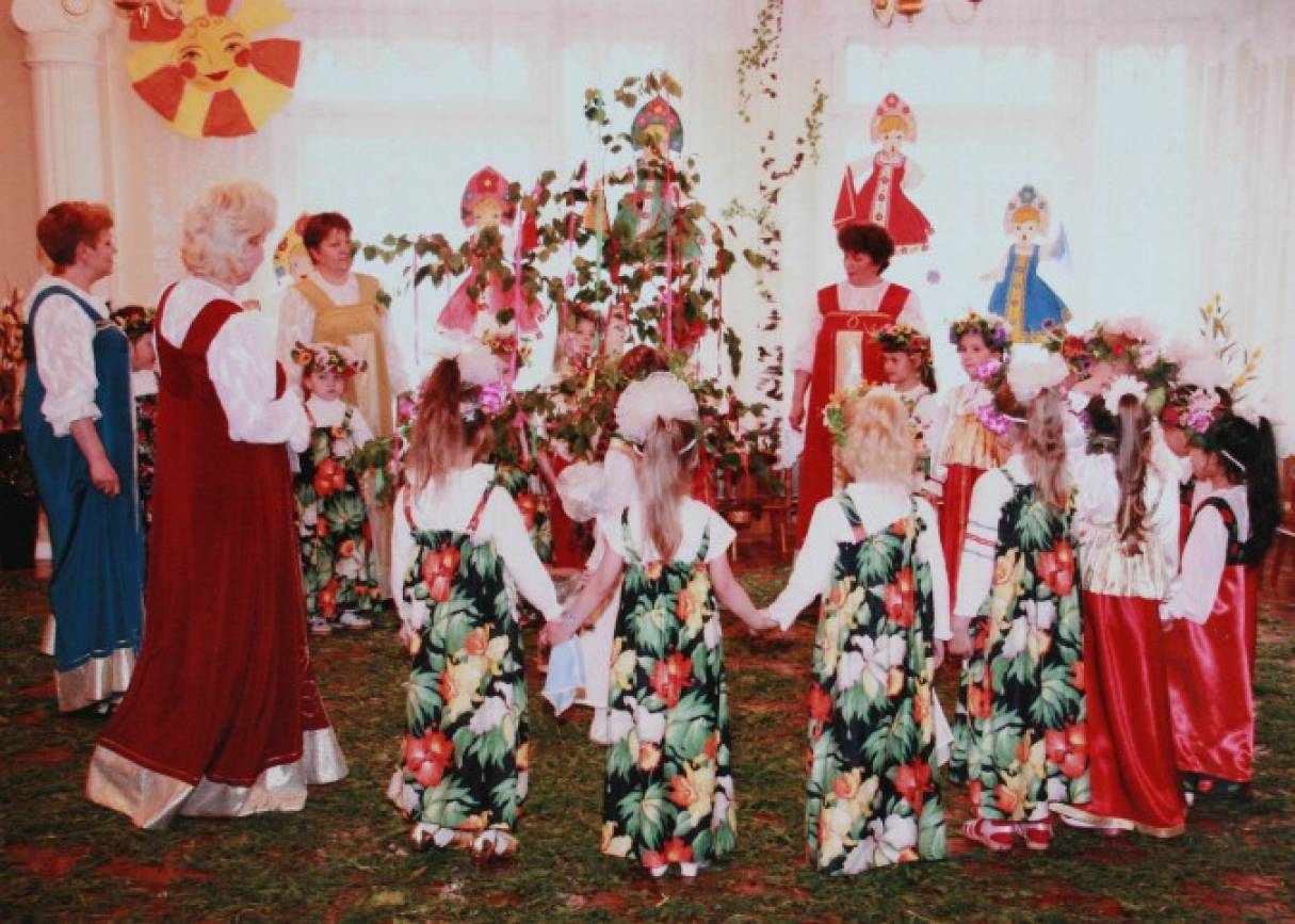Сценарій для дітей 5-6 років «Трійця» Фото Сценарий для детей 5–6 лет «Троица»