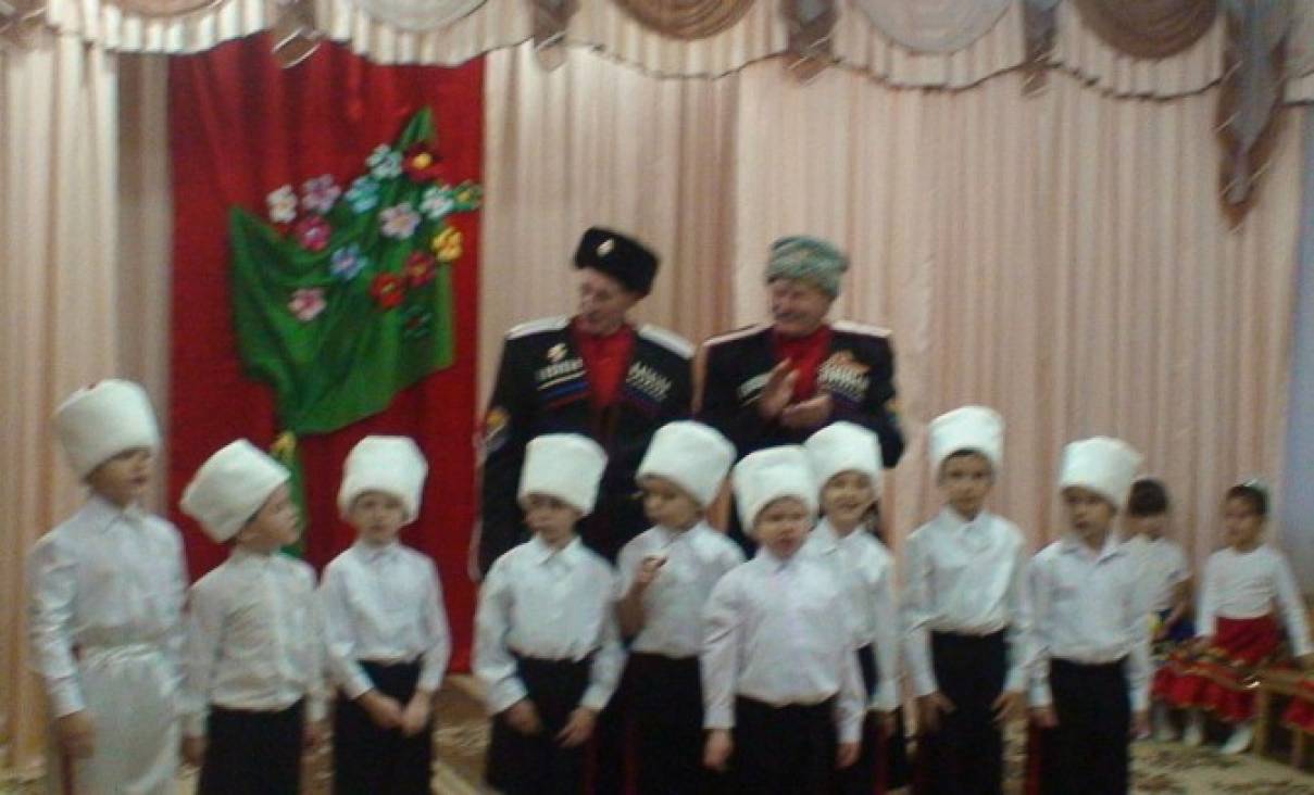 Сценарій Дня матері «Як малого козака мати колихала» Фото Сценарий Дня матери «Как малого казака мать баюкала»