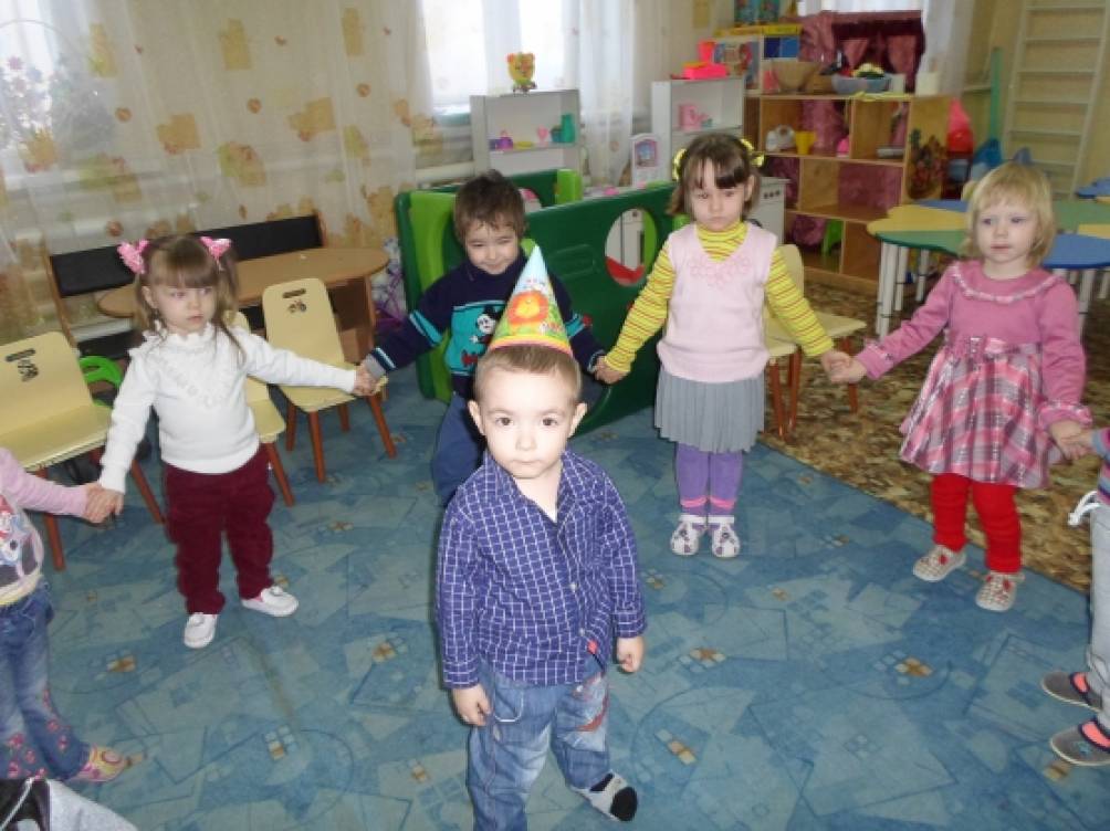«День рождения». Сценарий праздника в первой младшей группе Фото «День рождения». Сценарий праздника в первой младшей группе