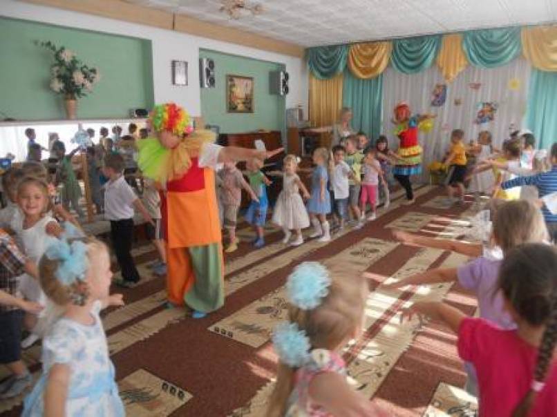 Фотозвіт «День знань у дошкільників» Фото Фотоотчет «День знаний у дошкольников»