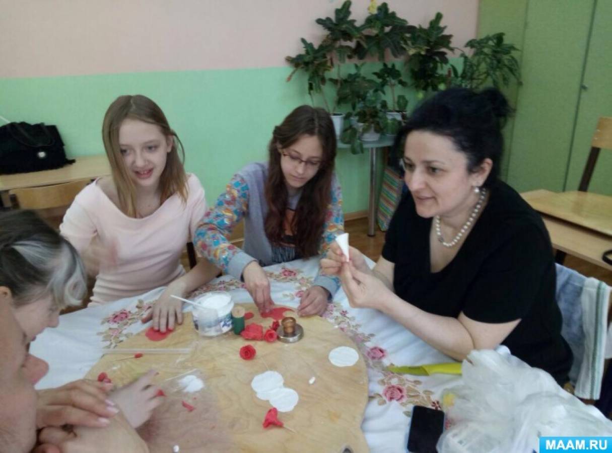 День відкритих дверей в початковій школі, який був присвячений «Свято науки, досвіду і експерименту». Фотозвіт Фото День открытых дверей в начальной школе, который был посвящен «Праздник науки, опыта и эксперимента». Фотоотчет