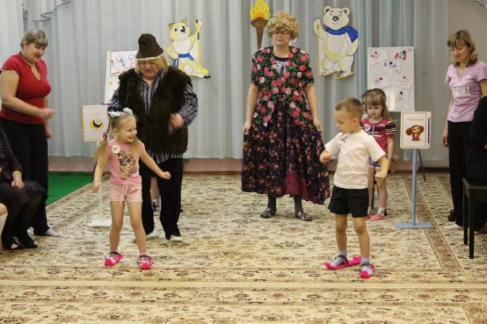 Сценарий спортивного праздника для детей среднего дошкольного возраста «Малые зимние Олимпийские игры» Фото Сценарий спортивного праздника для детей среднего дошкольного возраста «Малые зимние Олимпийские игры»
