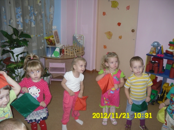 «Игра с платочками» Фото «Игра с платочками»