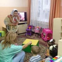 Занятие по изодеятельности нетрадиционным методом для детей младшей группы с 3 до 4 лет «Украсим посуду для Федоры» - фото №1