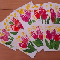 «Открытка для мамы к 8 Марта». Фотоотчет о занятии по рисованию ладошками с детьми младшего дошкольного возраста