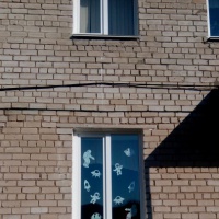 Украшение окна вытынанками ко Дню Космонавтики - фото №2