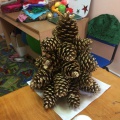 Поделки из шишек занятие для детей младшей группы Поделки из шишек занятие для детей младшей