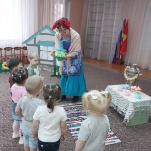 Фотоотчёт о проведении открытого занятия в первой младшей группе по рельефной лепке «В гостях у тётушки Федоры»