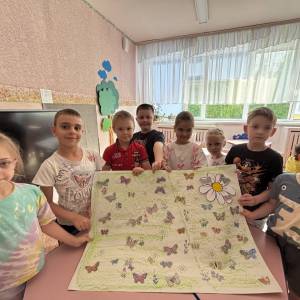 Мастер-класс по коллективной аппликации из готовых элементов «Полянка для бабочек» в старшем дошкольном возрасте