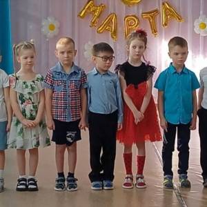 Сценарий для детей старшей и подготовительной групп к празднику 8 Марта «Весёлые цветочки» с родителями