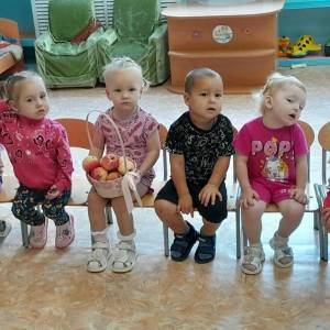 Конспект по рисованию нетрадиционной техникой (печать губкой) в первой младшей группе «Наливные яблочки для Мишутки»