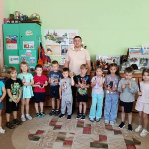 Фотоотчет о встрече с сотрудником музея «Путешествие в прошлое. Белгородская черта» в подготовительной группе