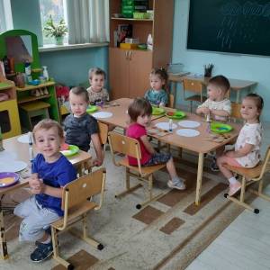 Конспект занятия по аппликации «Большие и маленькие мячи» во второй младшей группе