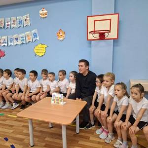 «Дружеская встреча знатоков правил дорожного движения». Мероприятие для родителей и детей старшего дошкольного возраста