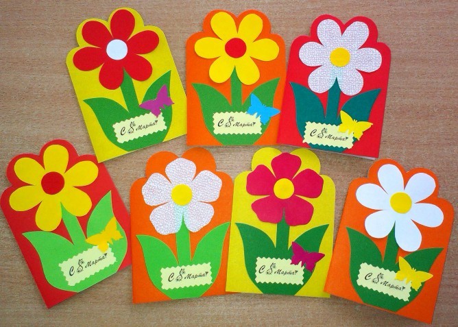 2. Цветы из бумажных формочек для кексов