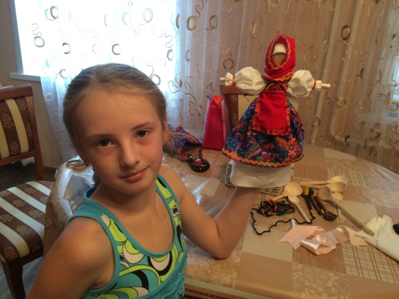Кукла на деревянной ложке Конкурс детских поделок. Ноябрь 2014. Школьники Кукла на деревянной ложке