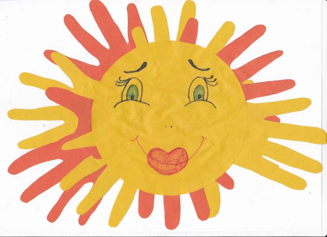 Солнышко пальчиками. Солнышко для рисования для детей. Рисование ладошками солнышко. Солнце картинка для детей. Солнышко детский рисунок.