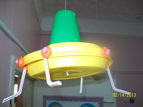 100_5218.JPG Конкурс детских поделок. Апрель 2013 100_5218.JPG