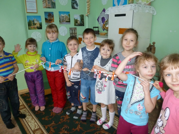 Гирлянда дружбы Международная миротворческая акция «Гирлянда дружбы» Гирлянда дружбы