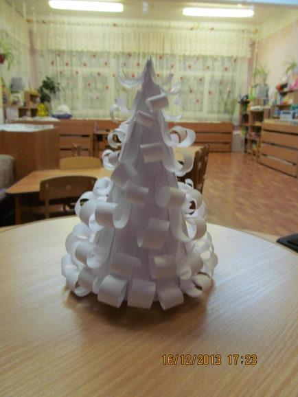 Ёлочка красавица Конкурс «Маленькой ёлочке холодно зимой». Декабрь 2013. Поделки и рисунки. Дошкольники Ёлочка красавица