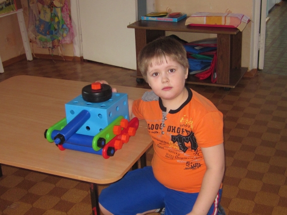 танк из конструктора Конкурс детских поделок. Апрель 2013 танк из конструктора