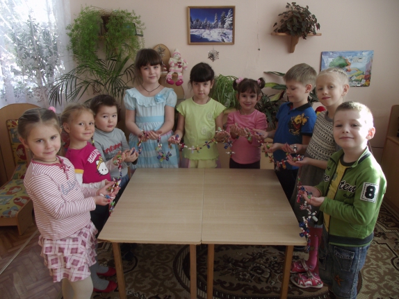 Так давайте устроим большой хоровод. Пусть все люди Земли с нами встанут в него! Международная миротворческая акция «Гирлянда дружбы» Так давайте устроим большой хоровод. Пусть все люди Земли с нами встанут в него!