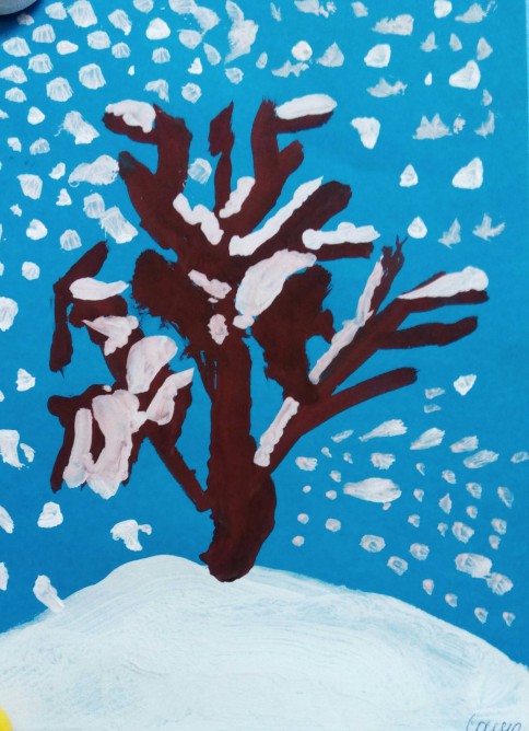 Деревья в снегу вторая младшая группа. Деревья в снегу рисование. Деревья в инее рисование в подготовительной группе. Рисование зимних деревьев. Рисование в младшей группе деревья в снегу.