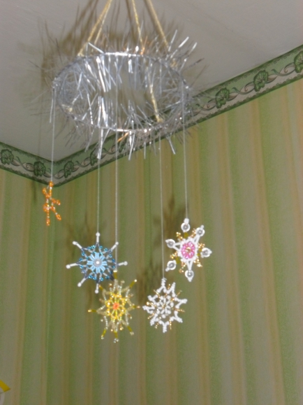 новогодние снежинки Конкурс Новогодних поделок. Декабрь 2013. Дошкольники новогодние снежинки