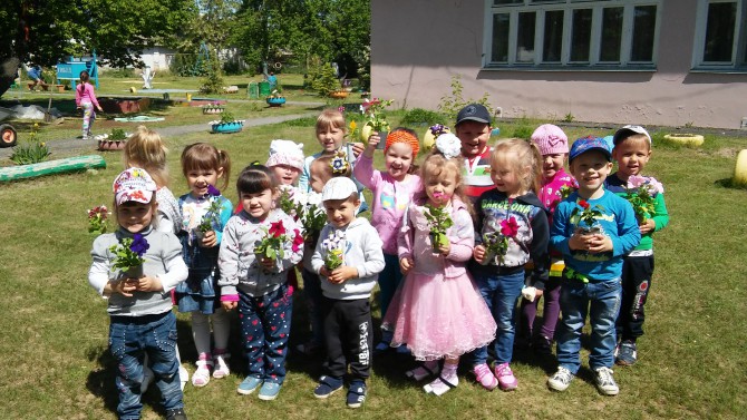 Посадка цветов Конкурс детского творчества «Весеннее настроение» Посадка цветов